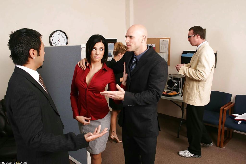 16P Busty wife Juelz Ventura is getting pleased right in the office