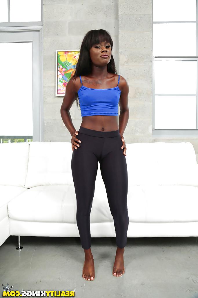 14P Ebony dime Amanda Pink freeing sexy azz from yoga pants while undressing