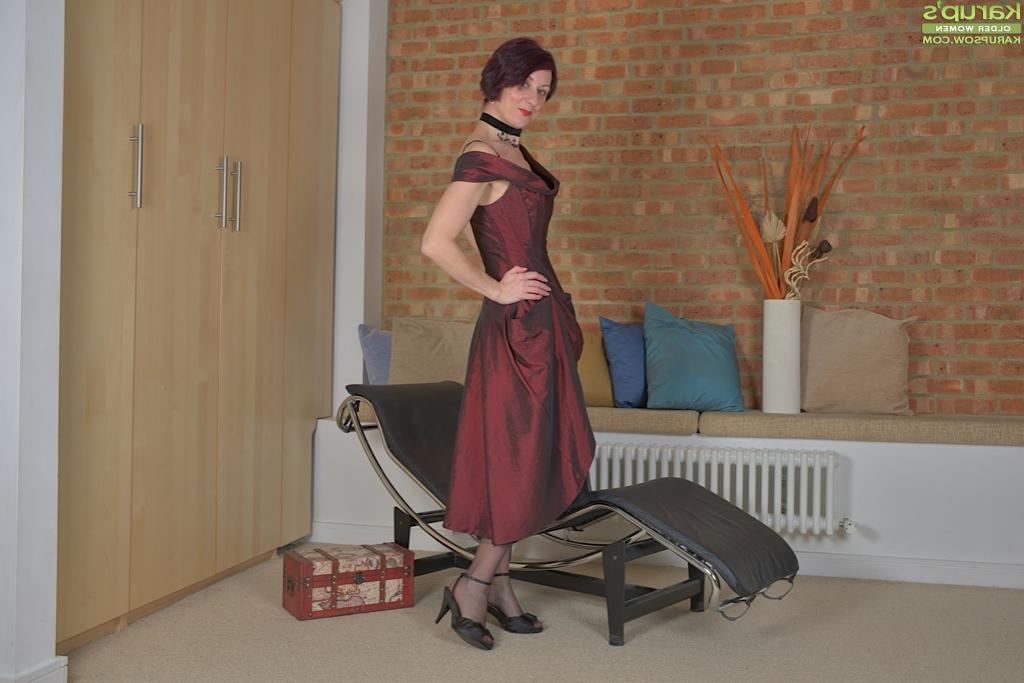 16P Short haired mature lady Penny Brooks undressing for underwear photo spread