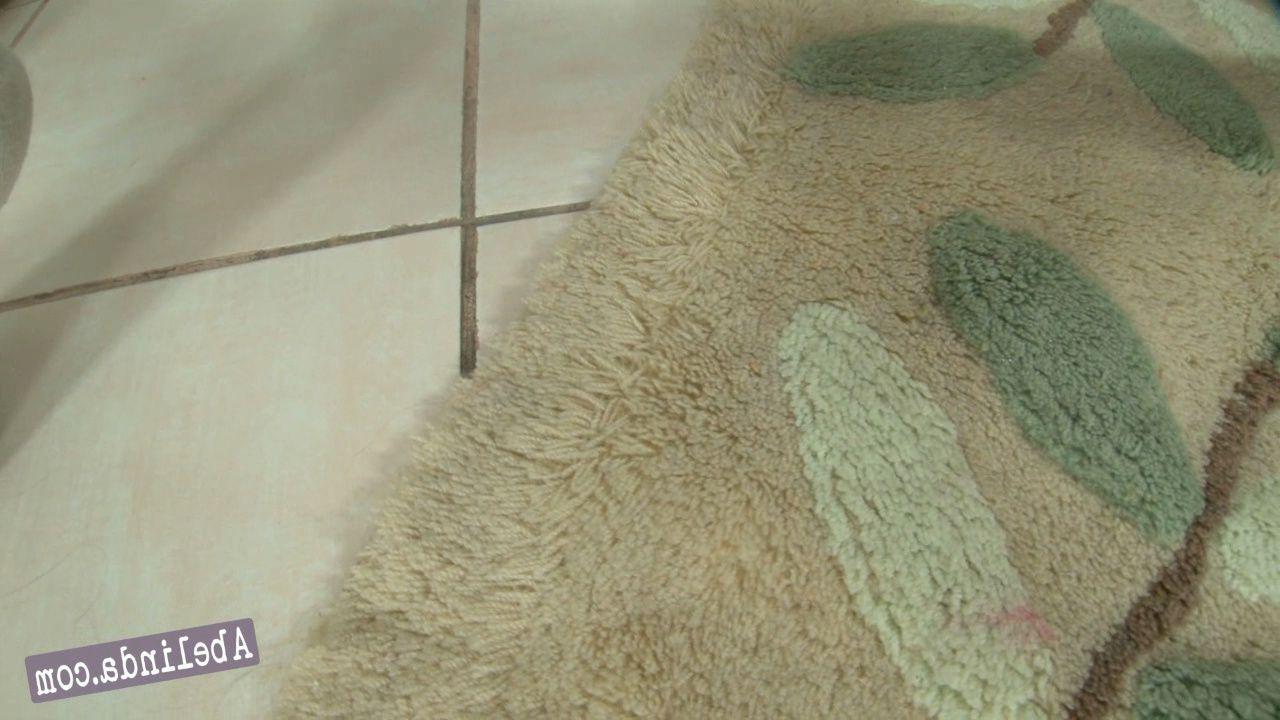 20P Pictures of Abelinda masturbating in the bathroom