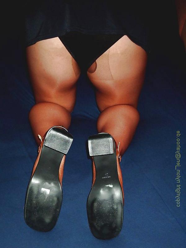 25P Pantyhose and miniskirt