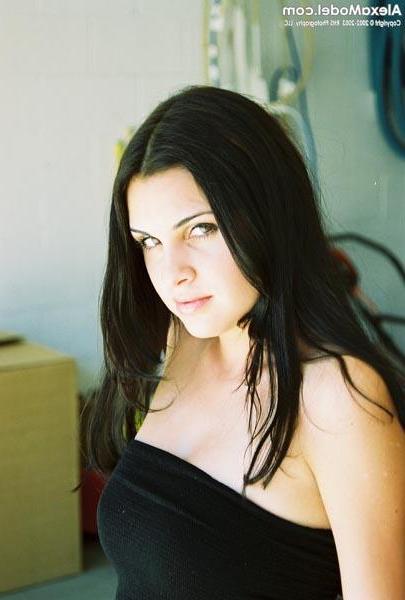 15P Alexa Model flashes her sweet tits
