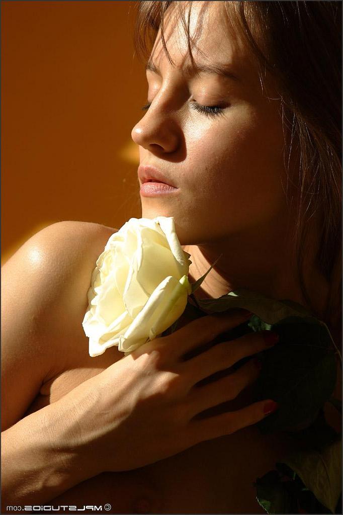 12P MPL Studios Presents Alisa in "Sunray"