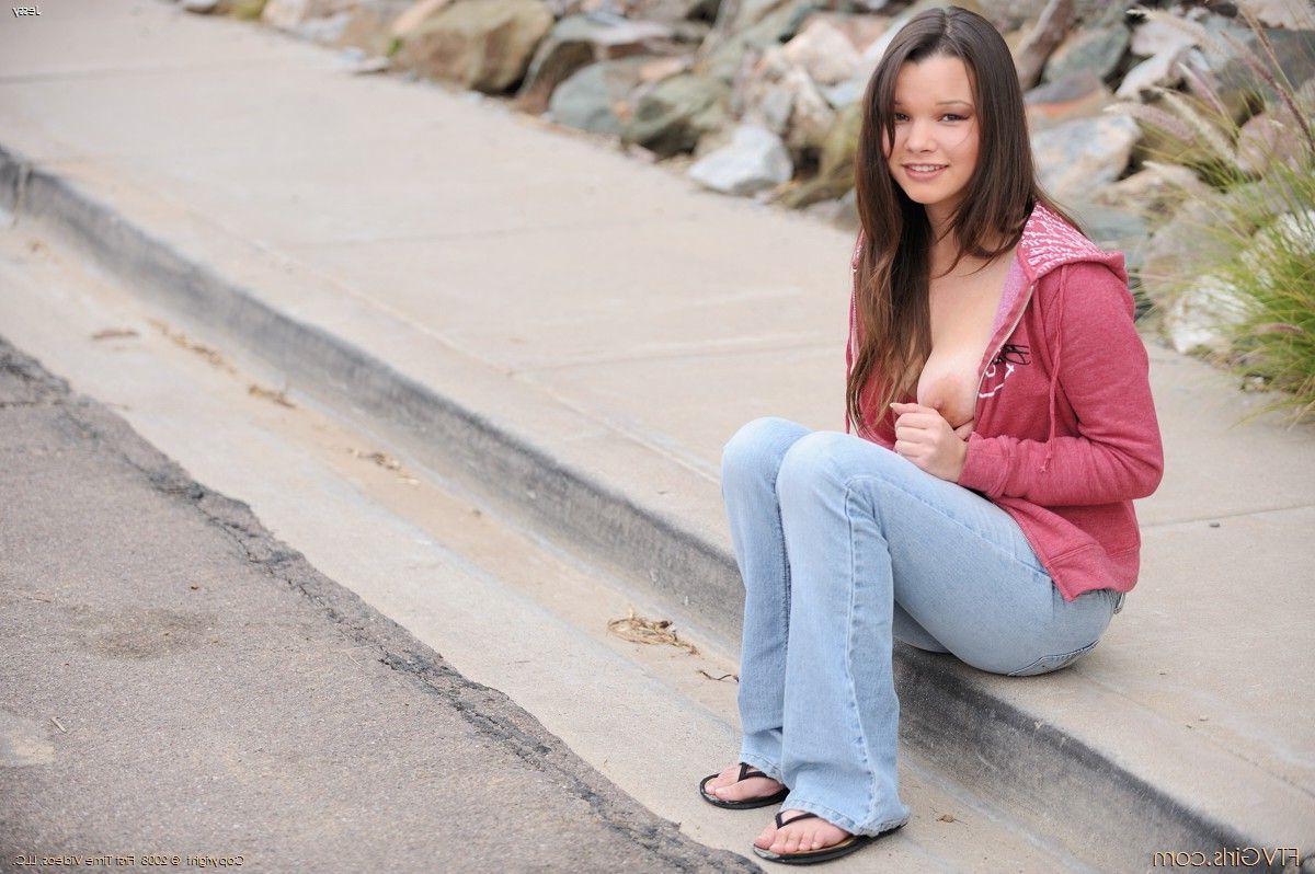 20P Bilder von Jess, die dir ihre Muschi gibt