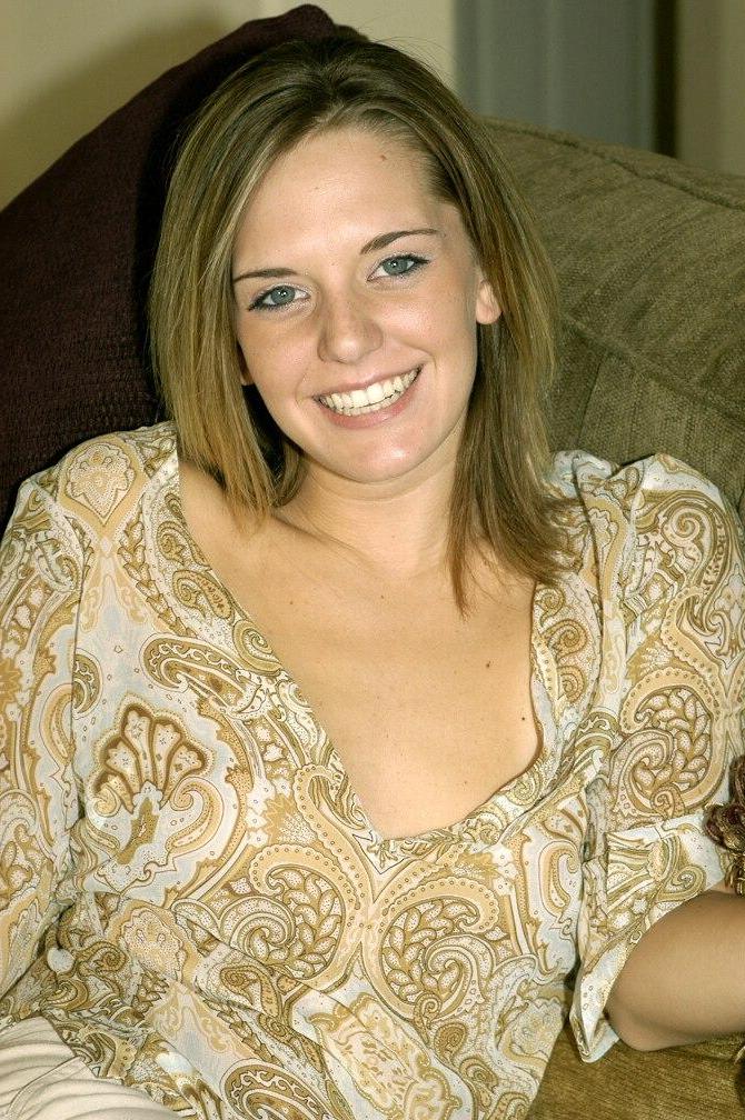 16P Pictures of teen chick All About Ashley giving you her pussy