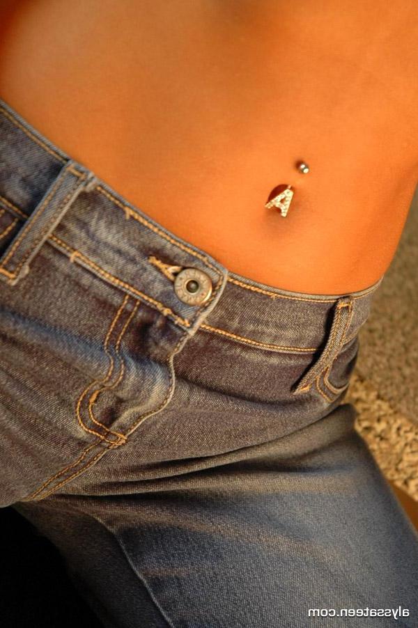 15P Pictures of Alyssa Teen teasing in her jeans