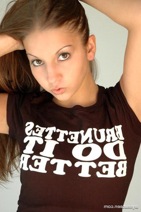 15P Pictures of teen model Alyssa Teen advertising her sex skills