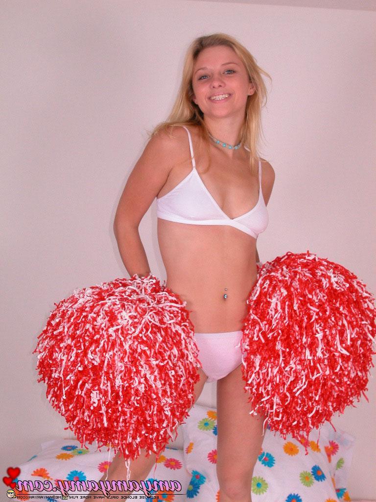 20P Pictures of teen model Amy Amy Amy cheering for you