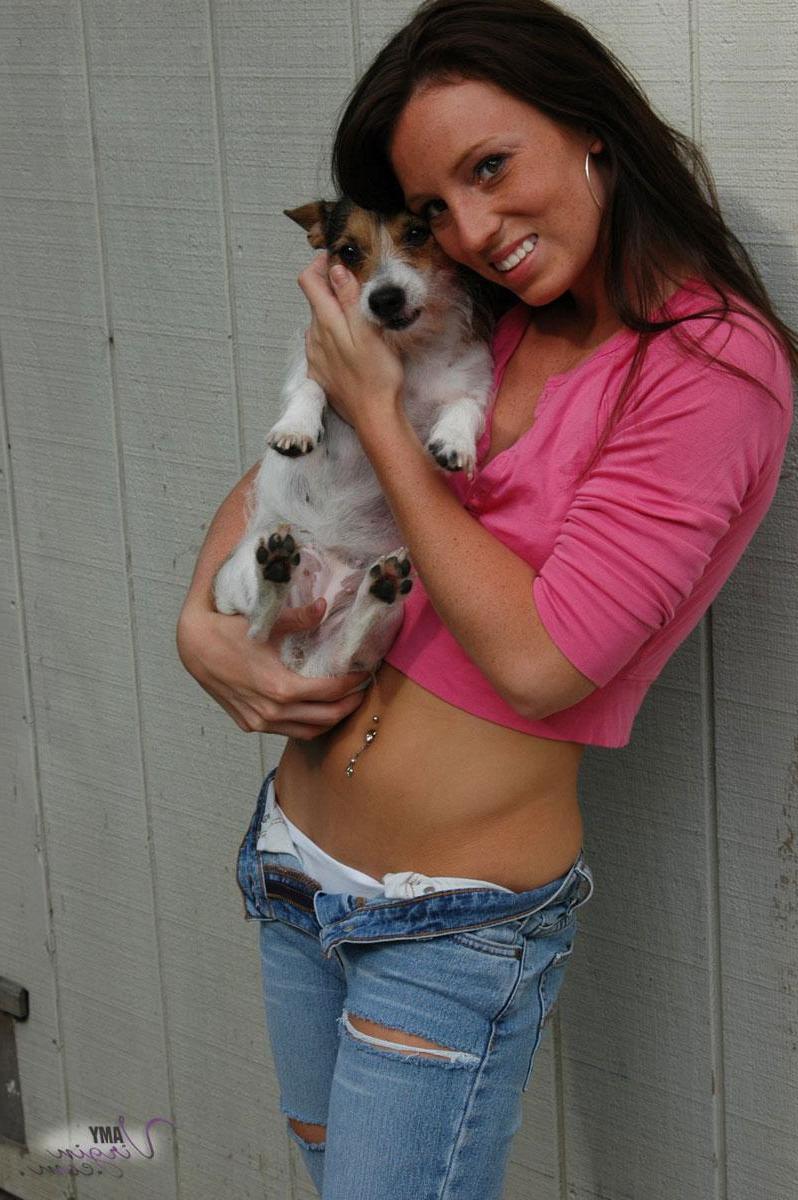 20P Pictures of Amy Virgin giving you a hot tease