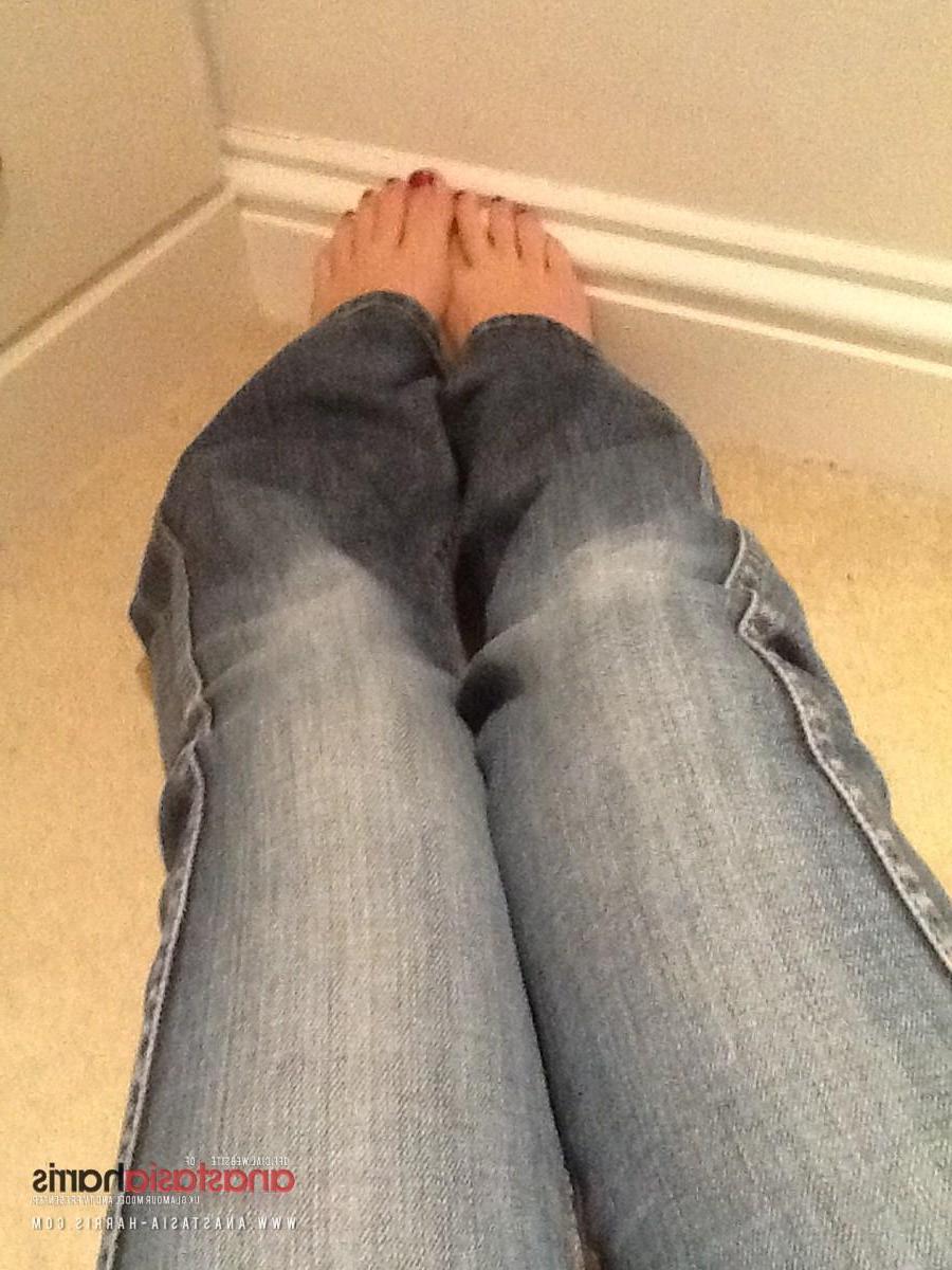 12P Anastasia Harris plays with her tight jeans and peels them off