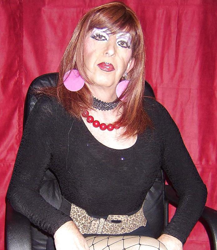 9P Red head tranny slut