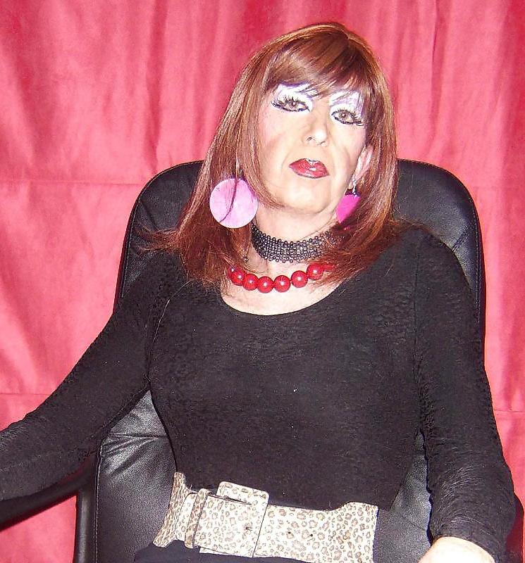 9P Red head tranny slut