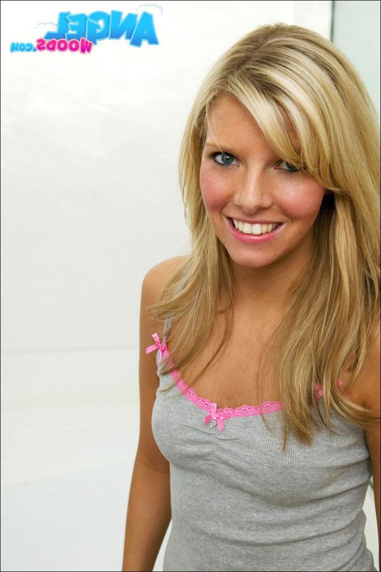 20P Pictures of teen model Angel Woods showing off her perky tits