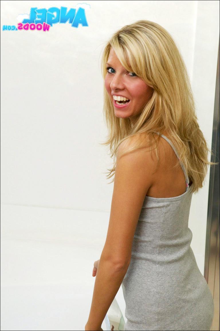 20P Pictures of teen model Angel Woods showing off her perky tits