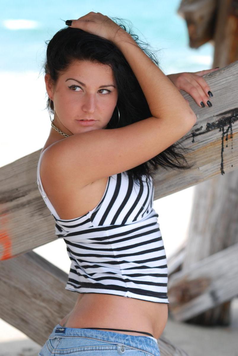 20P Pictures of teen Angie Ryan giving you a hot tease on the beach