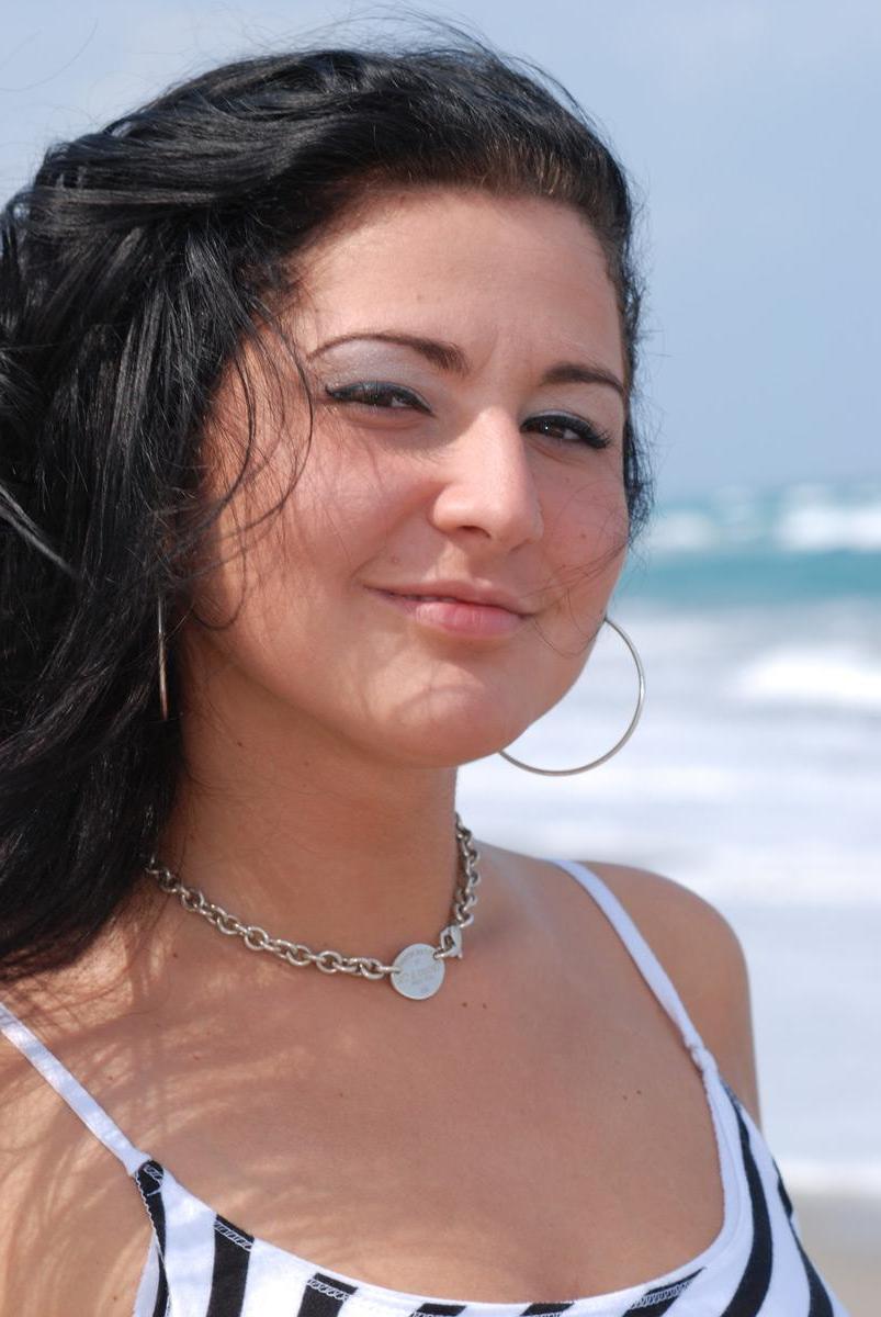 20P Pictures of teen Angie Ryan giving you a hot tease on the beach
