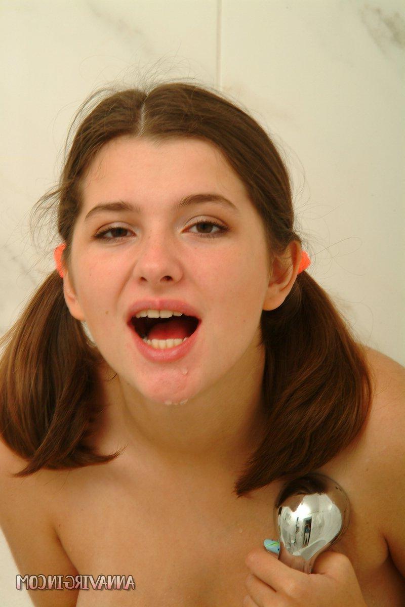 16P Pictures of teen model Anna Virgin all wet for you
