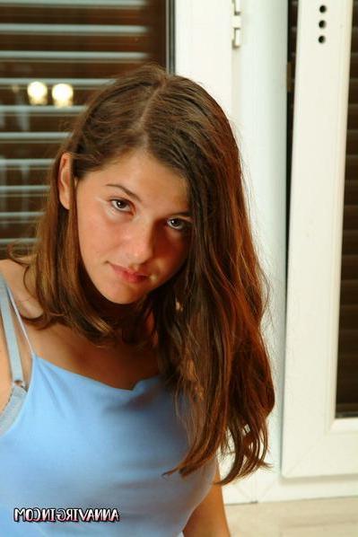 16P Pictures of teen model Anna Virgin chilling in her panties