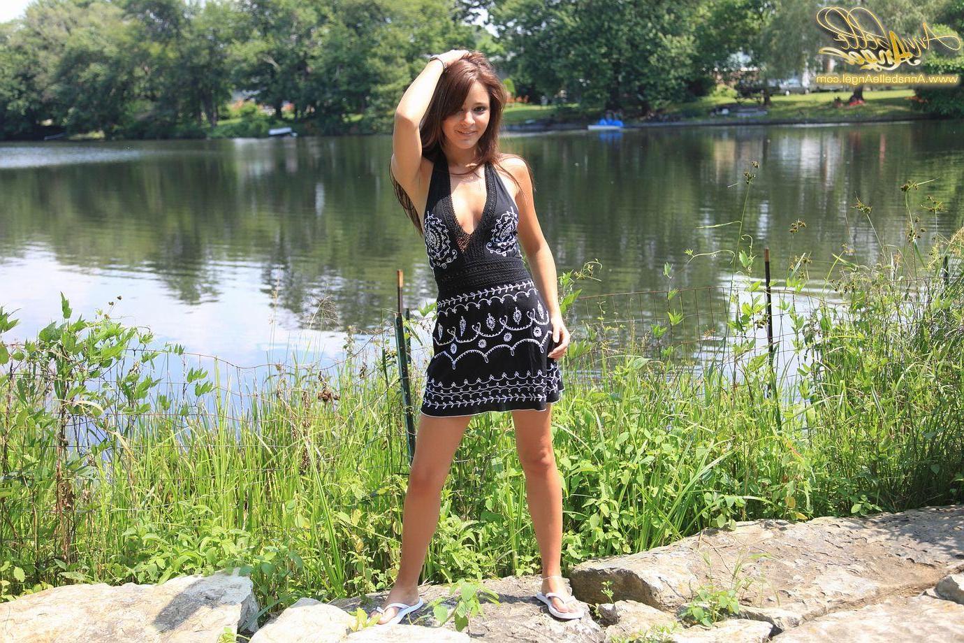 16P Pictures of teen cutie Annabelle Angel giving you a hot tease outside