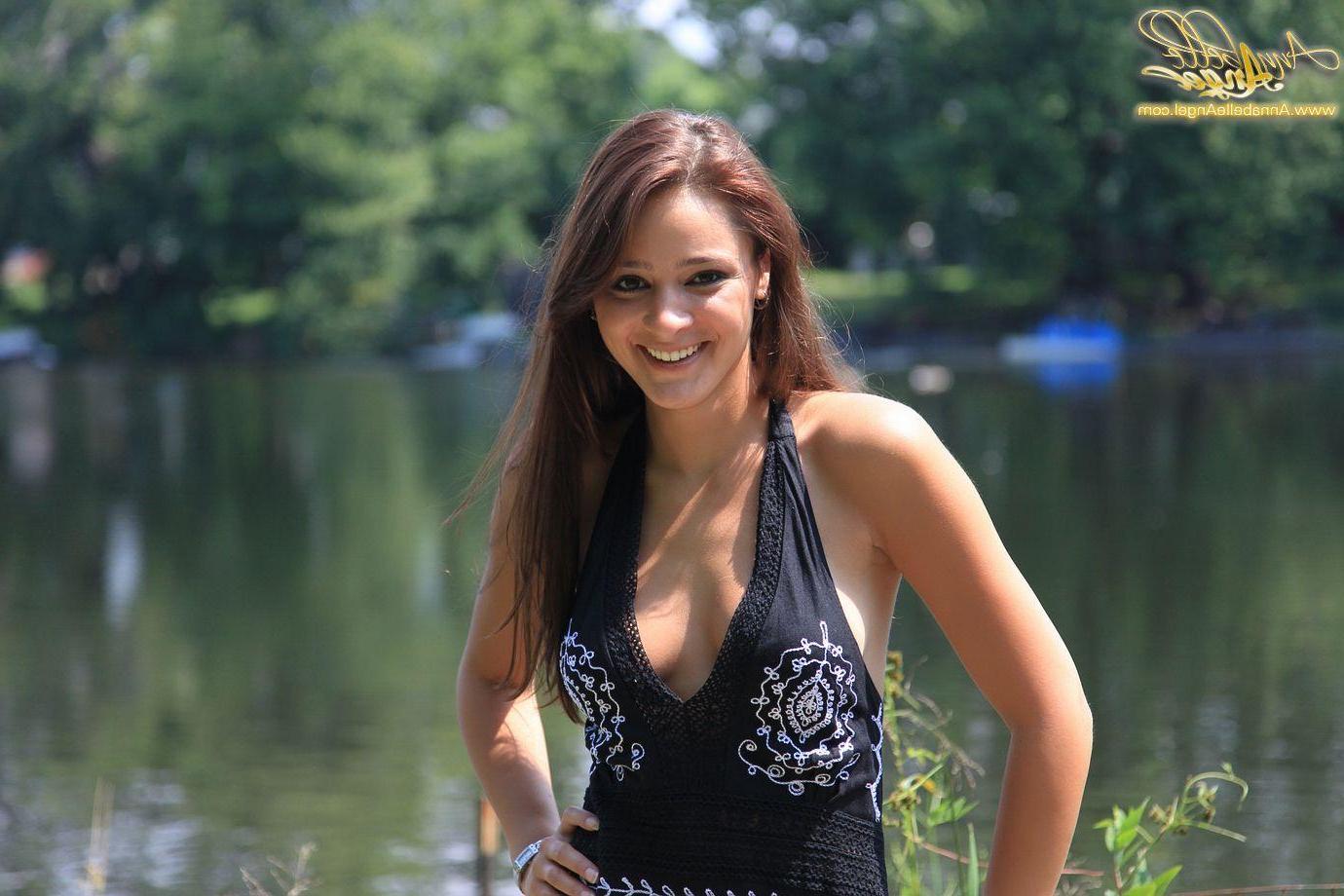 16P Pictures of teen cutie Annabelle Angel giving you a hot tease outside