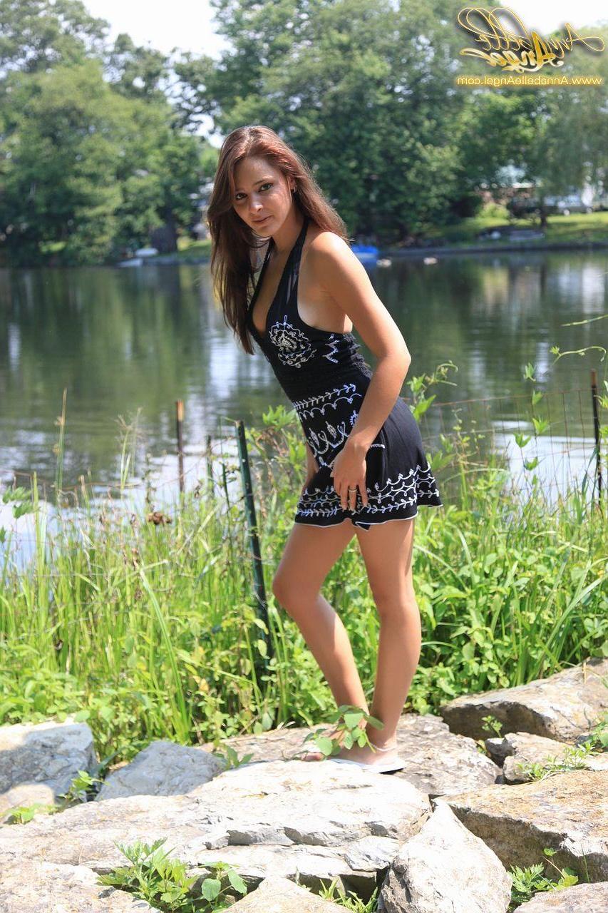 16P Pictures of teen cutie Annabelle Angel giving you a hot tease outside