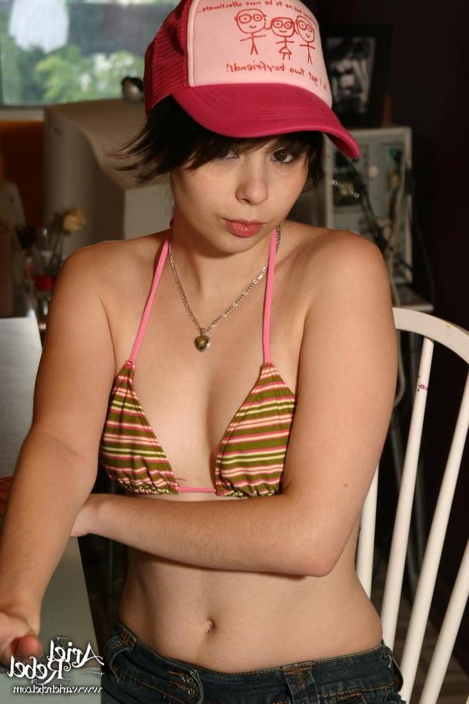 15P Pictures of Ariel Rebel teasing in a bikini top
