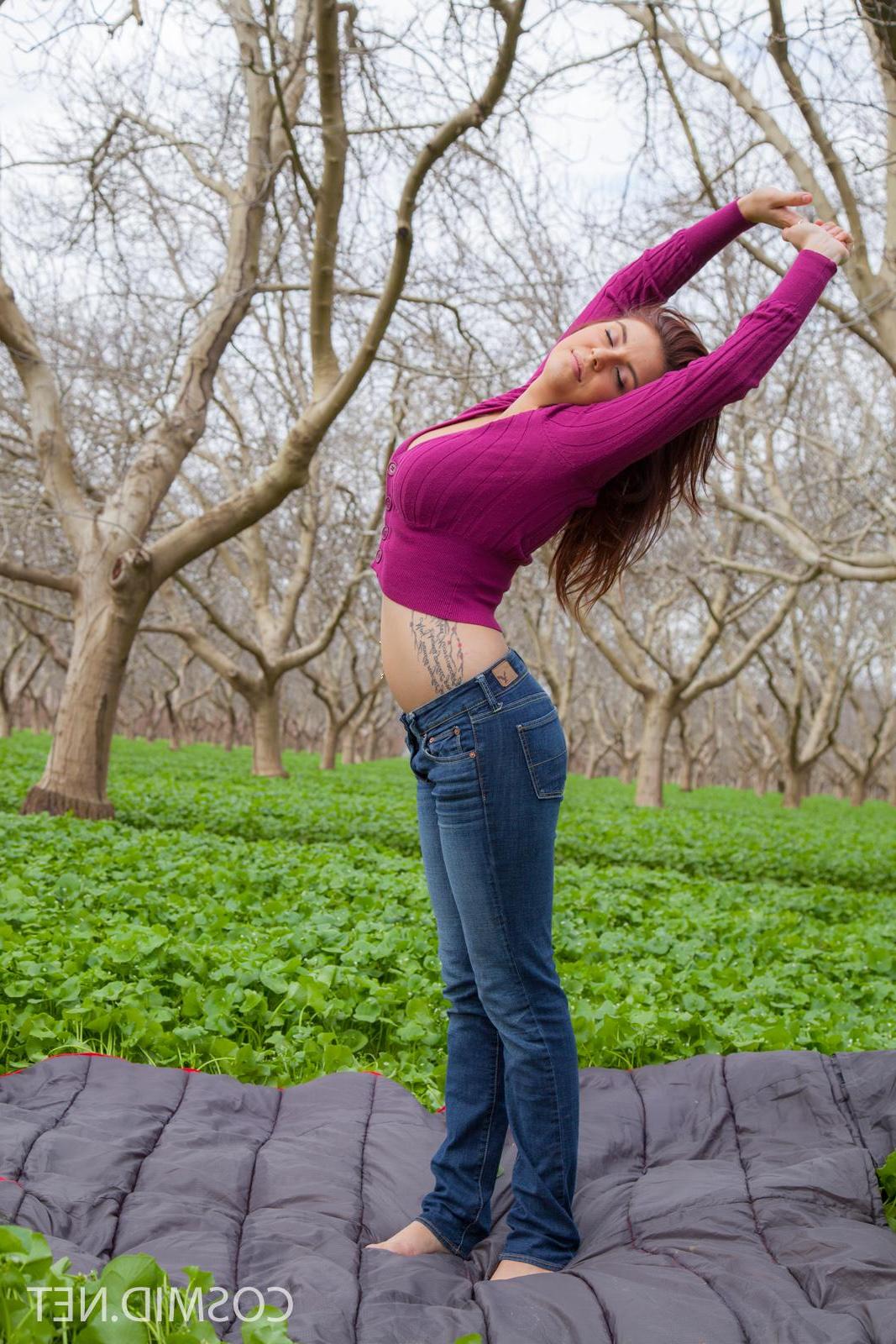 16P Busty redhead Aubrey Chase strips out of her purple sweater and jeans outside