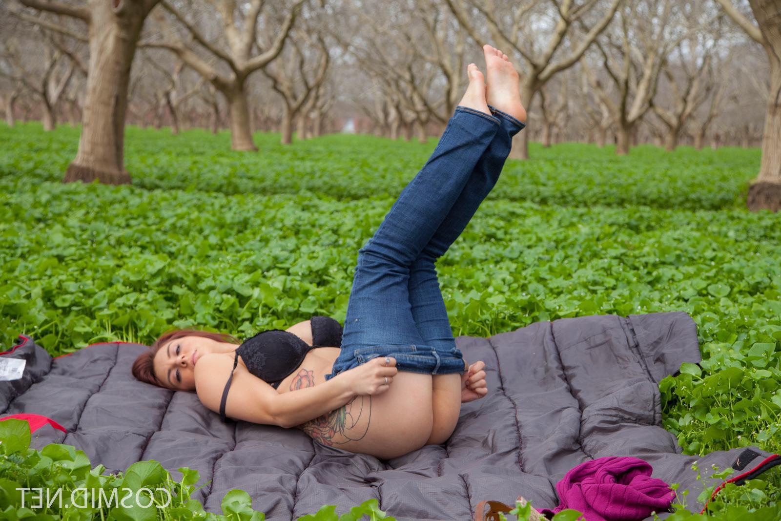 16P Busty redhead Aubrey Chase strips out of her purple sweater and jeans outside