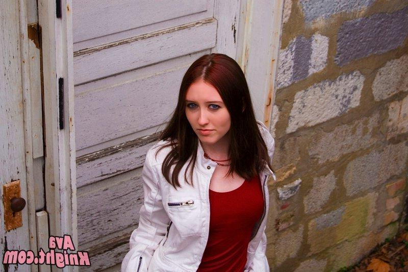 16P Pictures of teen babe Ava Knight giving you a hot nonnude tease outside