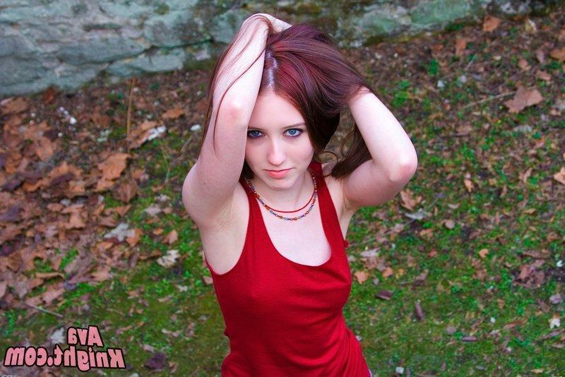 16P Pictures of teen babe Ava Knight giving you a hot nonnude tease outside