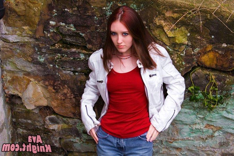 16P Pictures of teen babe Ava Knight giving you a hot nonnude tease outside