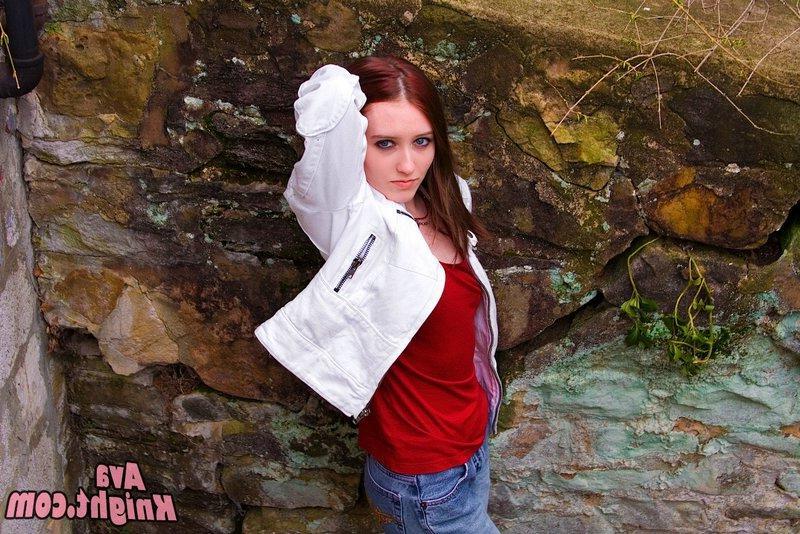 16P Pictures of teen babe Ava Knight giving you a hot nonnude tease outside