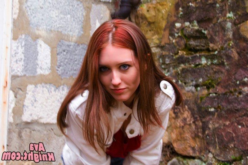 16P Pictures of teen babe Ava Knight giving you a hot nonnude tease outside