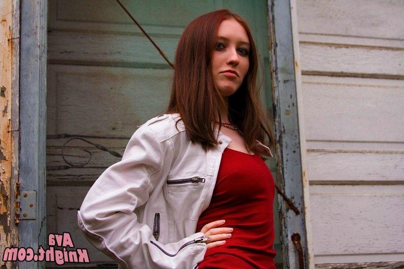 16P Pictures of teen babe Ava Knight giving you a hot nonnude tease outside