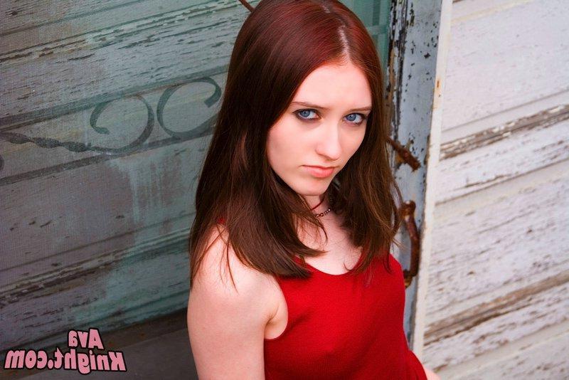 16P Pictures of teen babe Ava Knight giving you a hot nonnude tease outside