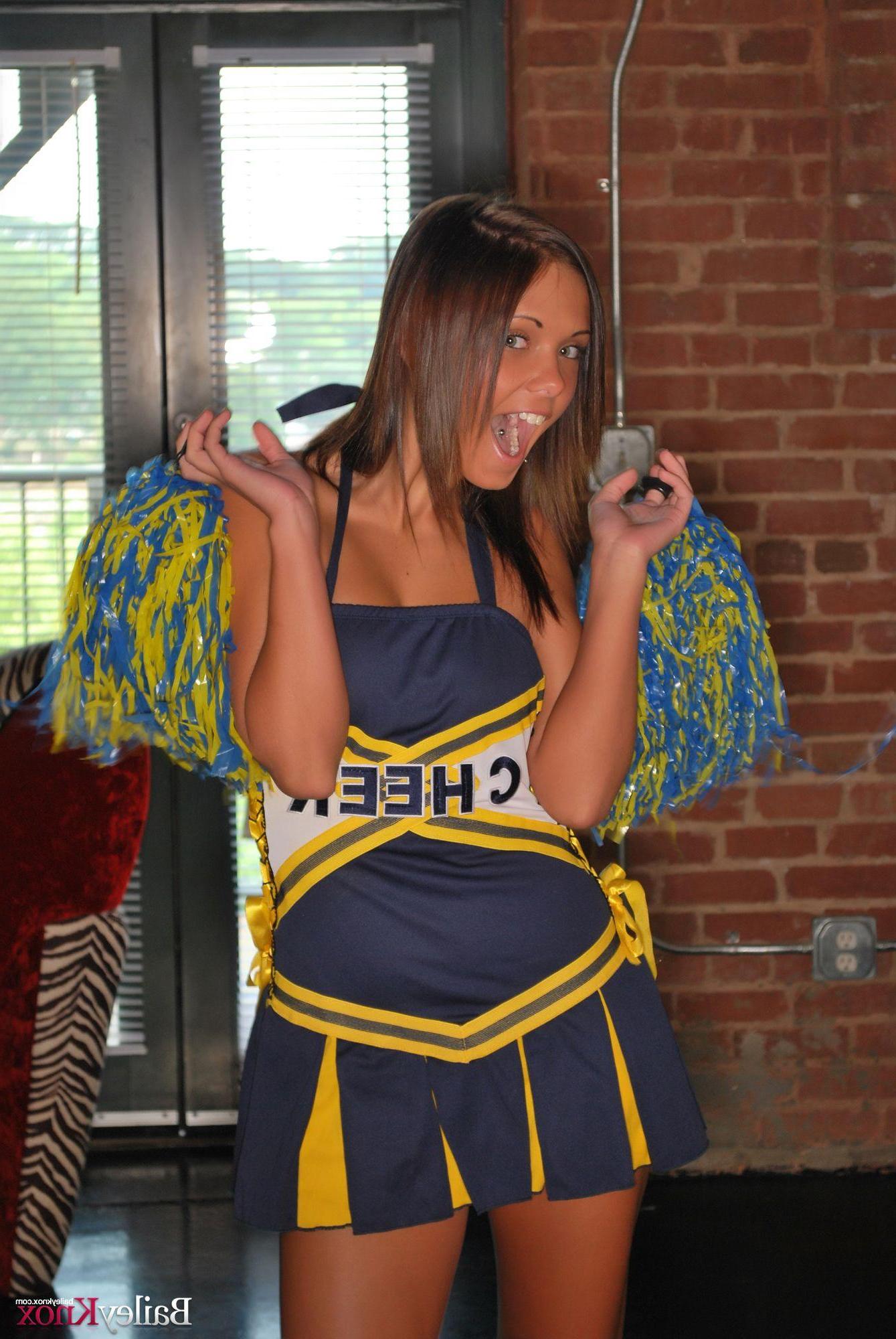 20P Pictures of teen Bailey Knox giving you a sexy cheer