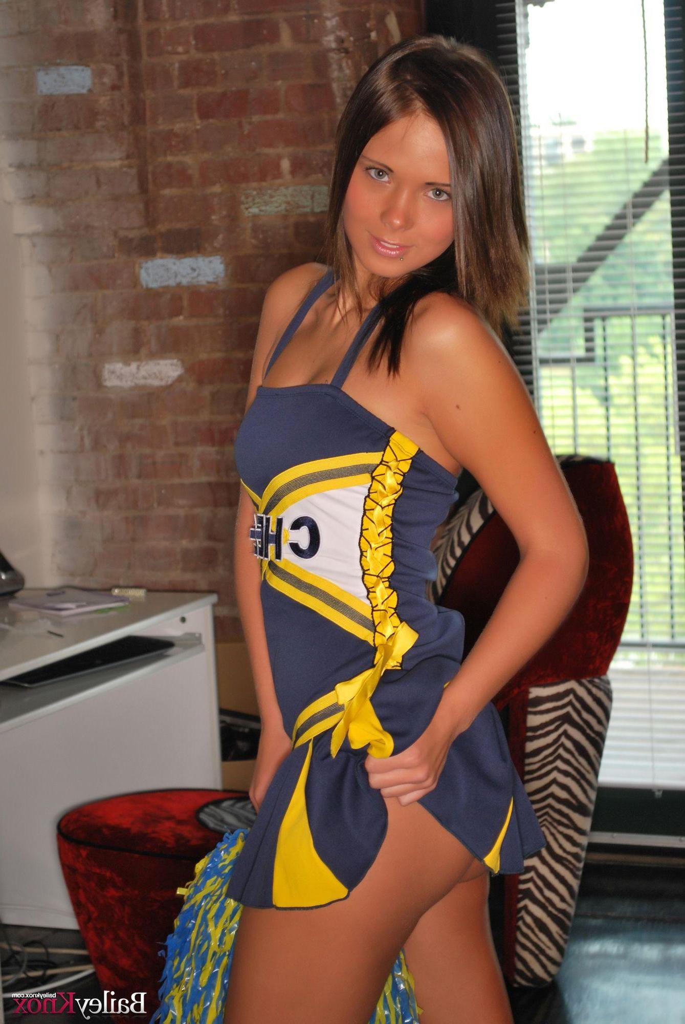 20P Pictures of teen Bailey Knox giving you a sexy cheer