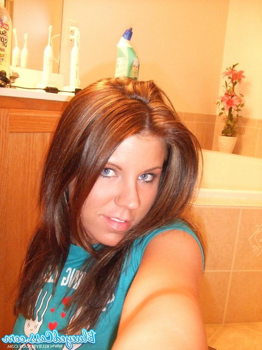 15P Pictures of teen model Blueyed Cass giving you a hot strip tease