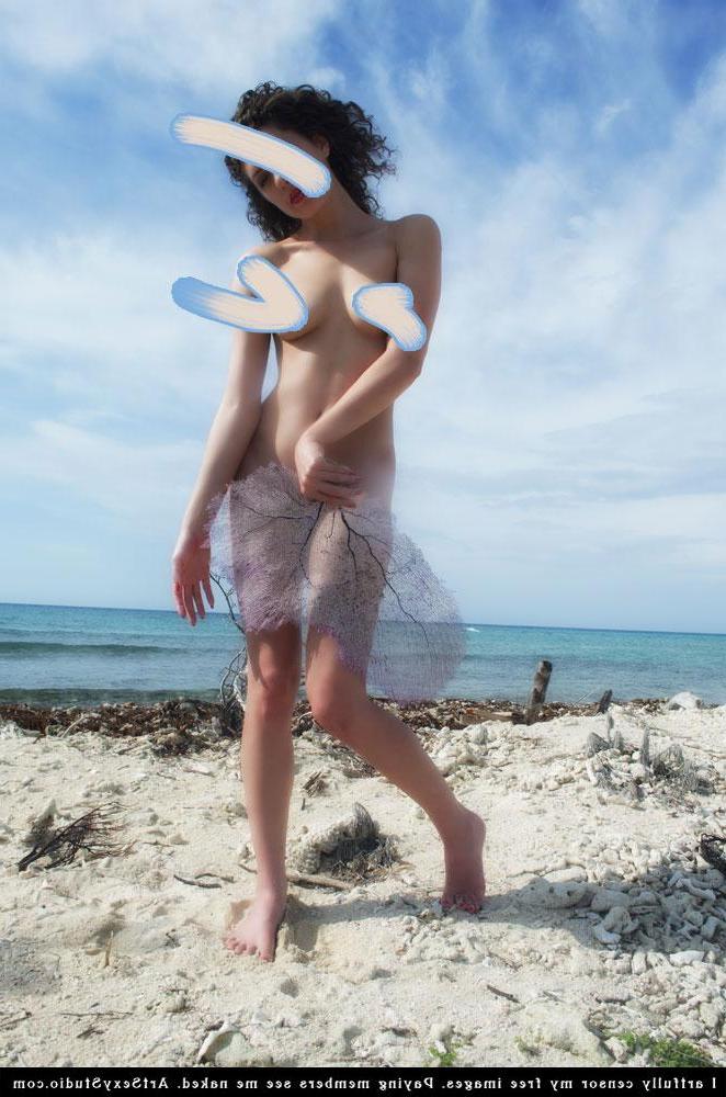 16P Brunette girl Blush Blushface gives an artistic tease in her bikini
