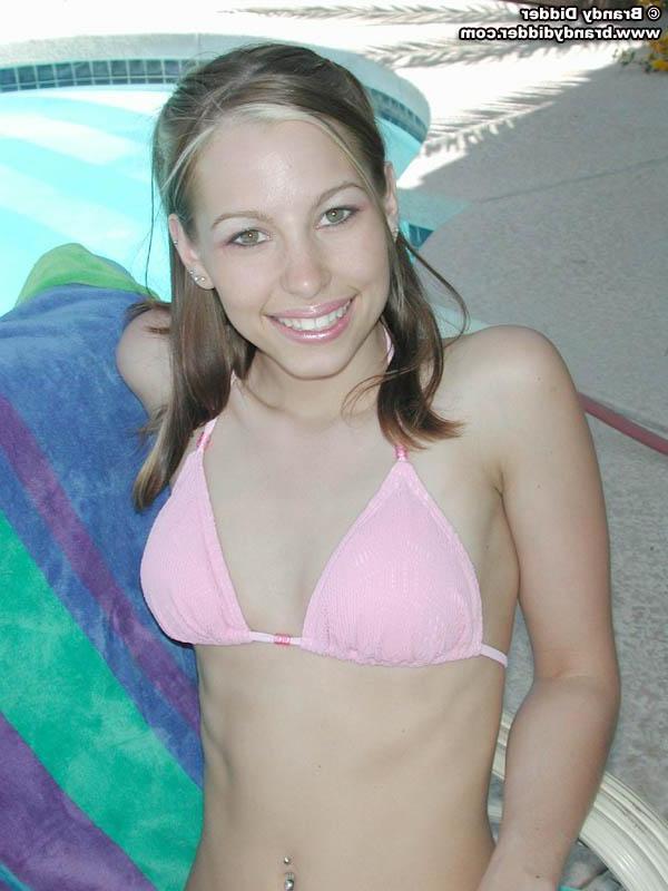 20P Pictures of Brandy Didder falling out of her bikini