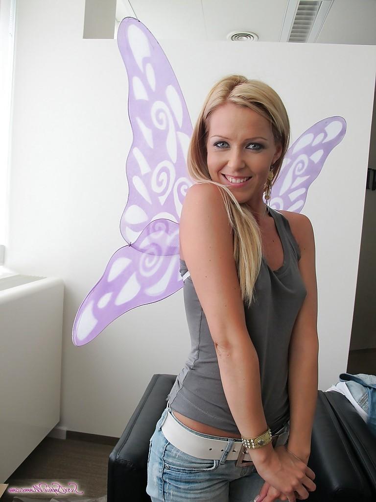 16P Pornstar babe Sophie Moone looks hot in her tight jeans while shopping