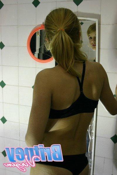 16P Pictures of Britney Virgin checking herself out in a mirror