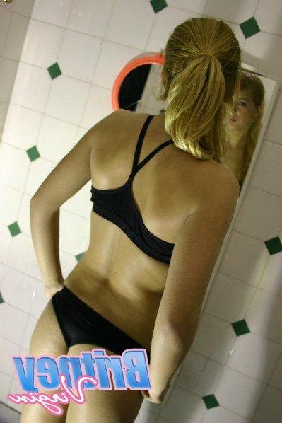 16P Pictures of Britney Virgin checking herself out in a mirror