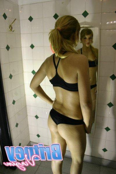 16P Pictures of Britney Virgin checking herself out in a mirror