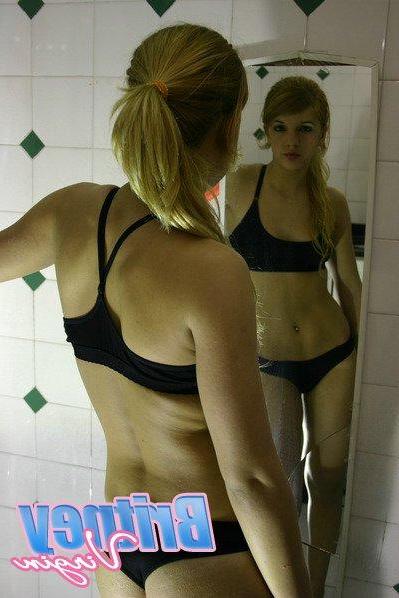 16P Pictures of Britney Virgin checking herself out in a mirror