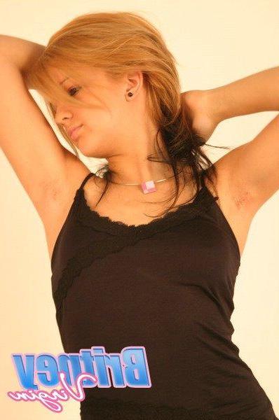 16P Pictures of Britney Virgin giving you a tease in the studio