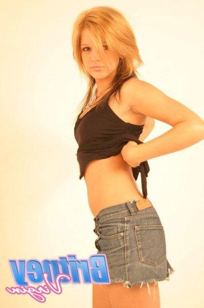 16P Pictures of Britney Virgin giving you a tease in the studio