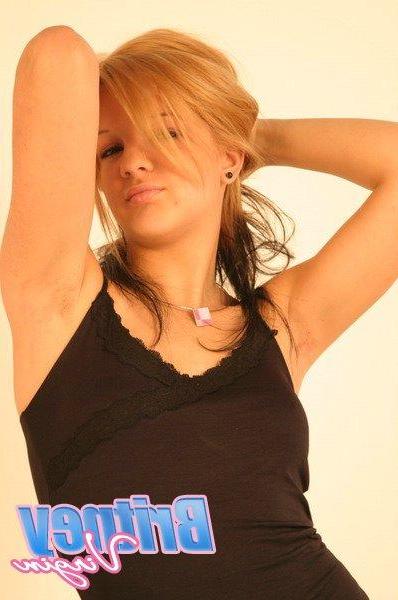16P Pictures of Britney Virgin giving you a tease in the studio