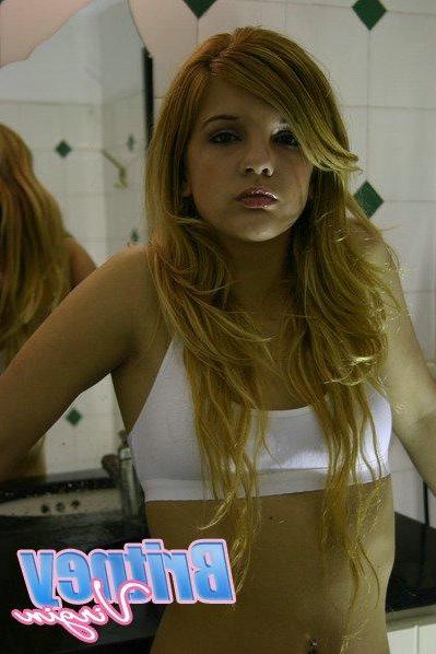 15P Pictures of Britney Virgin teasing in the bathroom