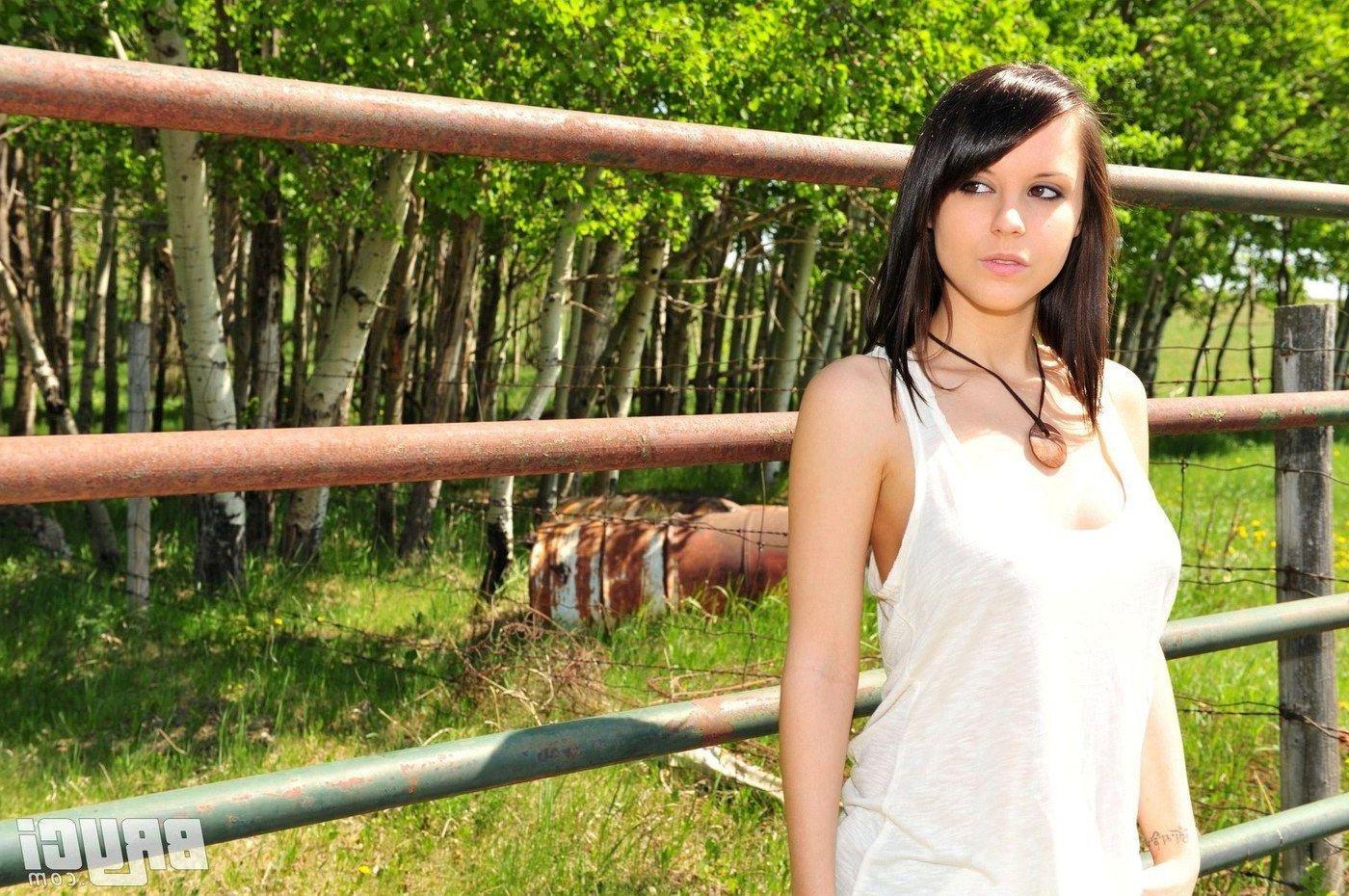 15P Pictures of Bryci flashing on a farm